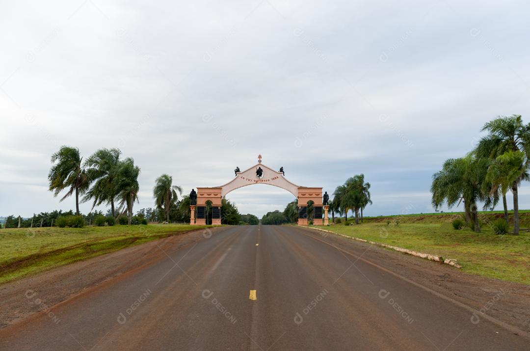Pórtico da entrada da cidade missionária de São Miguel
