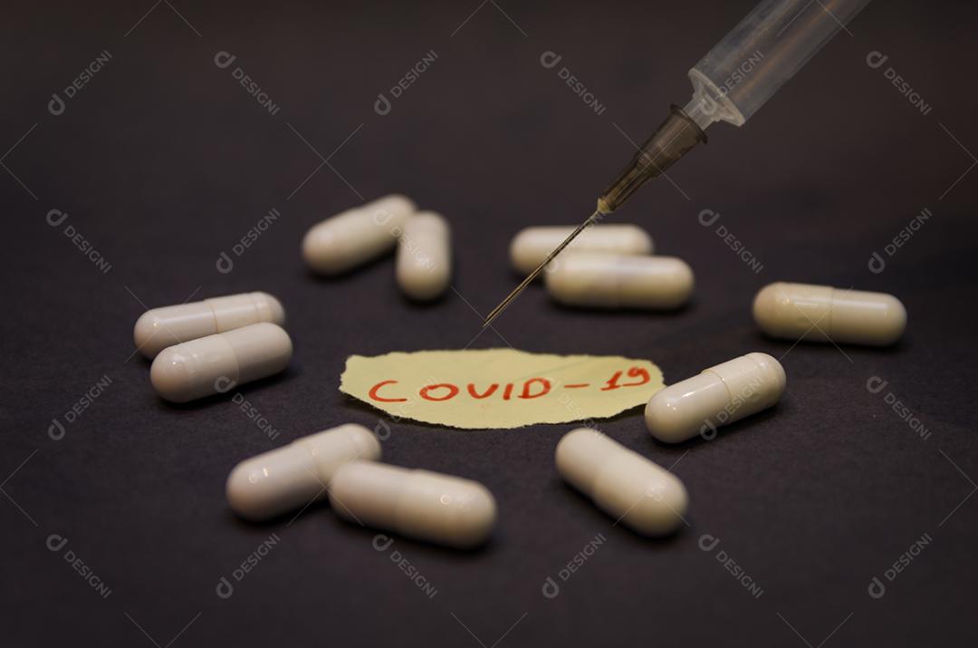 Vacinação. Conceito de luta e prevenção com o novo coronavírus. Coronavírus, Vacina