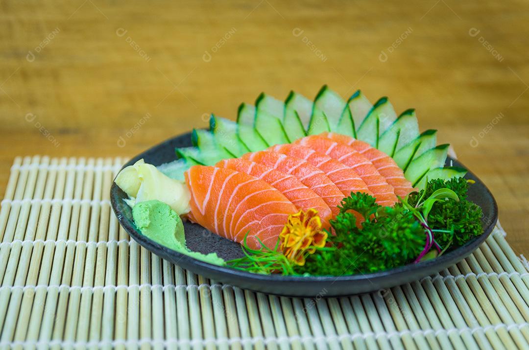 Culinária tradicional japonesa, sashimi premium.