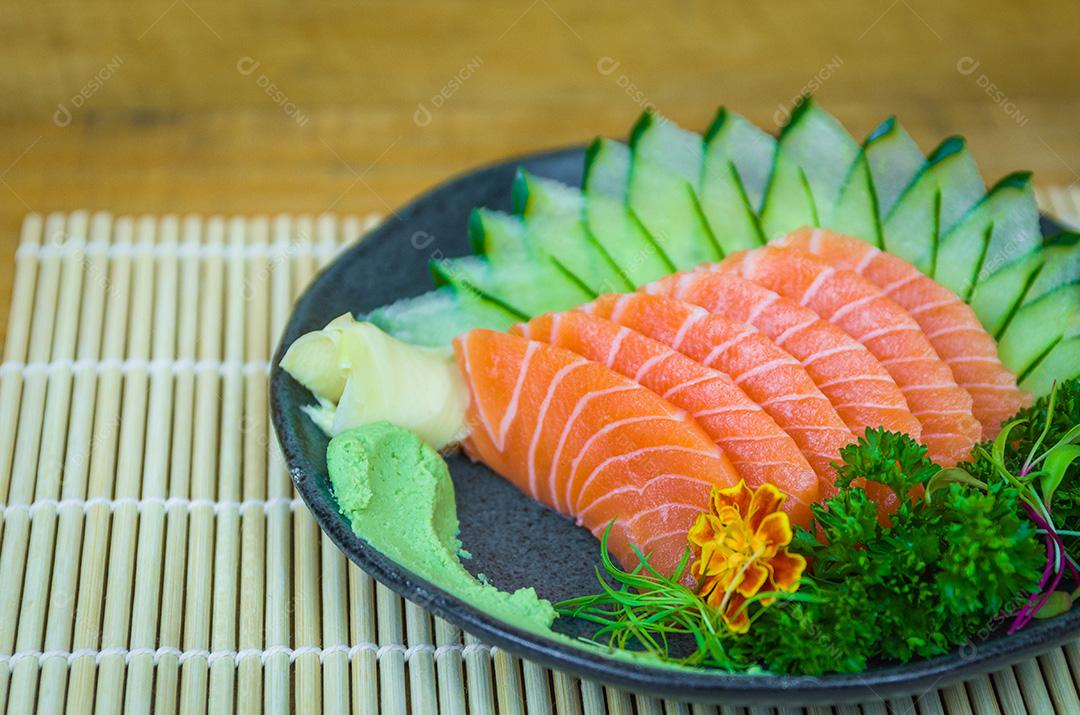 Culinária tradicional japonesa, sashimi premium.