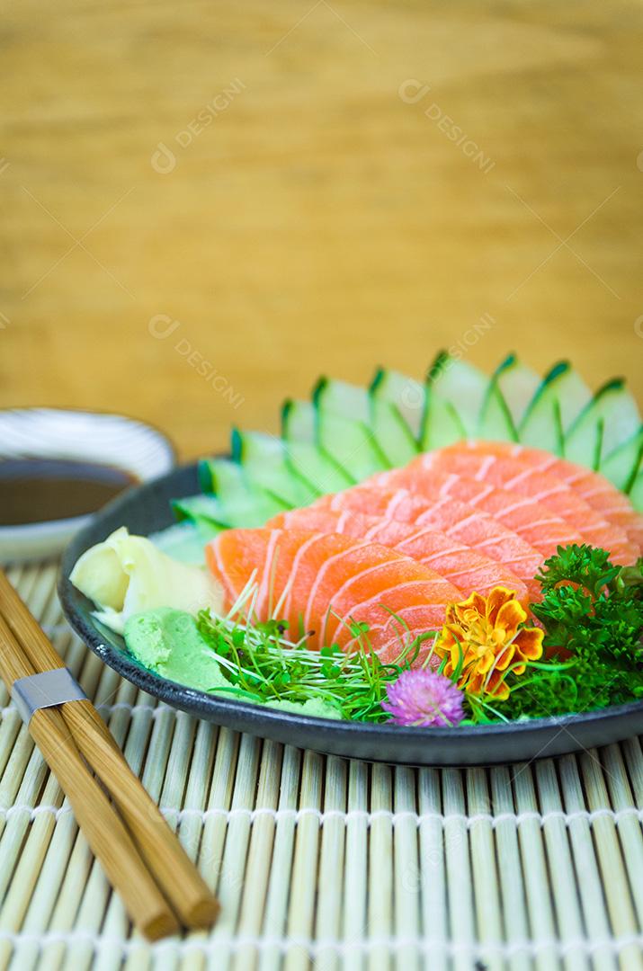 Culinária tradicional japonesa, sashimi premium.