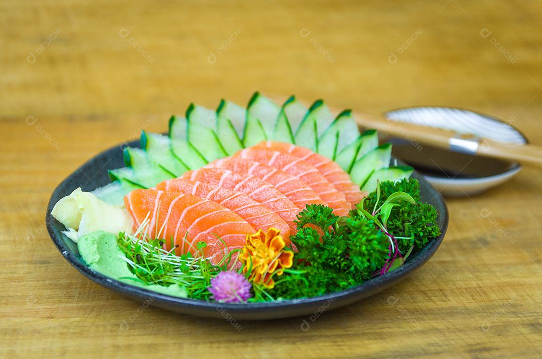Culinária tradicional japonesa, sashimi premium.