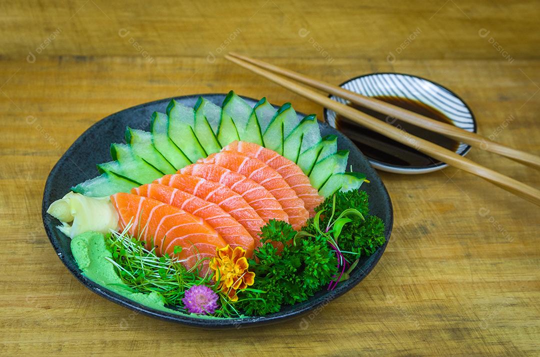 Culinária tradicional japonesa, sashimi premium.