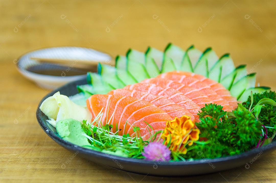 Culinária tradicional japonesa, sashimi premium.