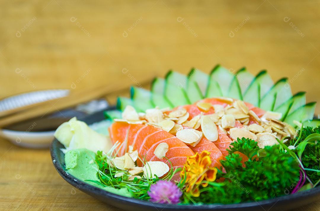 Culinária tradicional japonesa, sashimi premium.