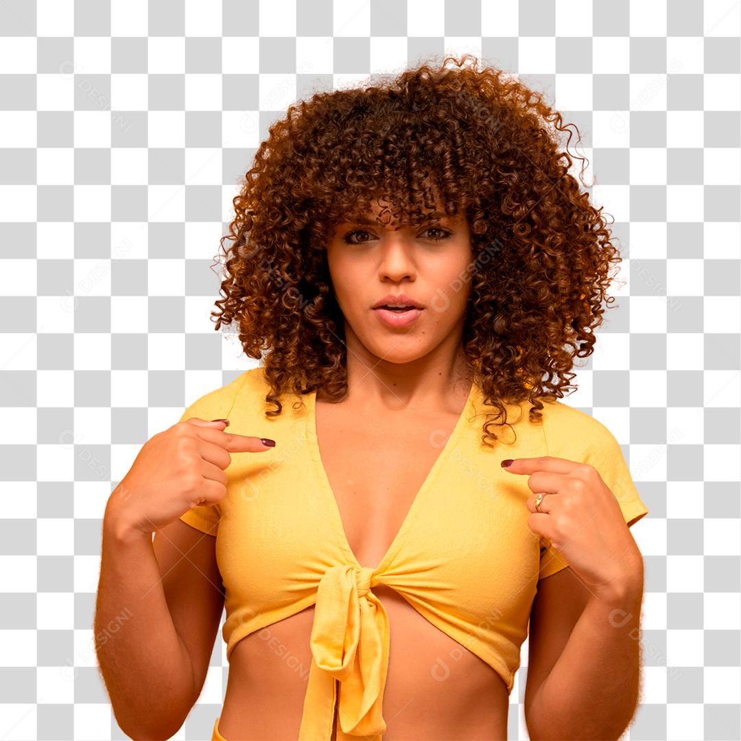 Mulher morena de blusa amarela apontando-se PNG Transparente