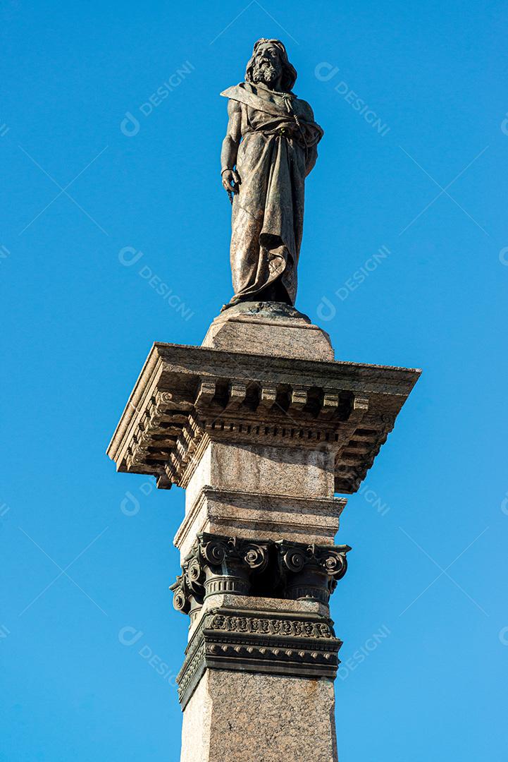 monumento escultura de Tiradentes em minas gerais ouro perto