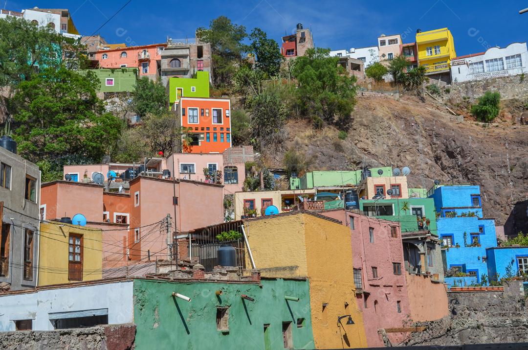 Vista das tradicionais casas coloridas da encantadora cidade de Guanajuato