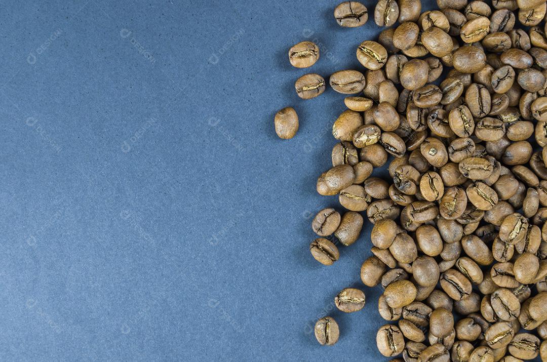 Textura, fundo de grãos de café inteiros, crus.