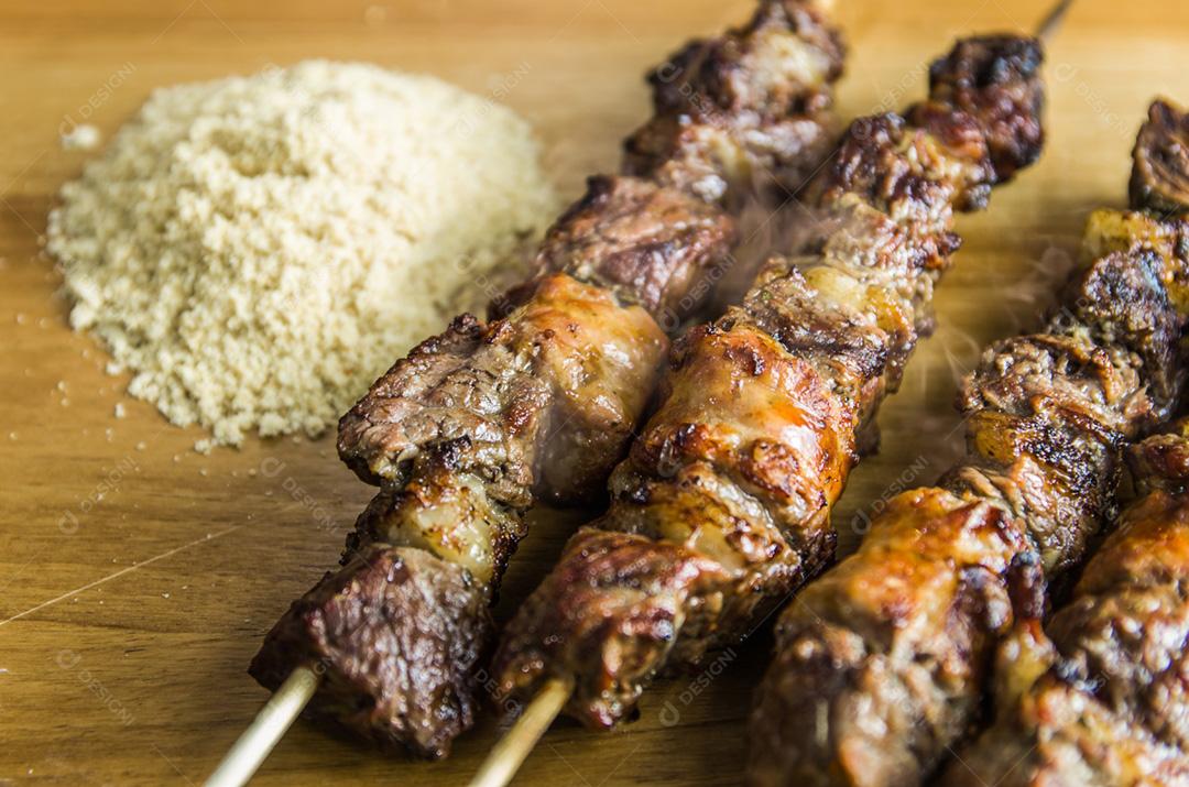 Espetinho de churrasco de carne suculenta Churrasquinho, espetinho