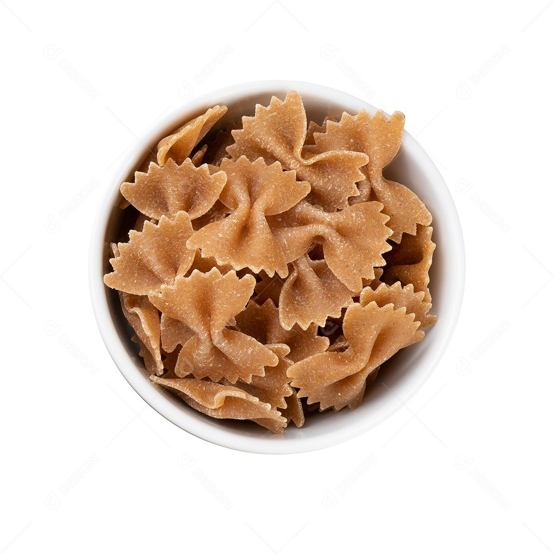 Massa de trigo integral variada em tigelas sobre mesa de madeira.