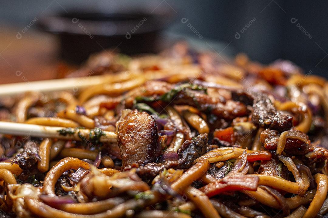 Frango Teriyaki Yaki Udon. Comida  Japonês.