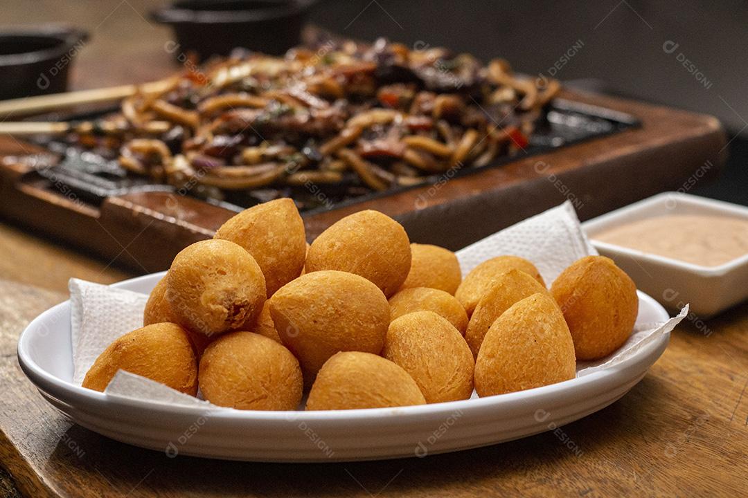 Frango Teriyaki Yaki Udon salgadinho. Comida  Japonês.