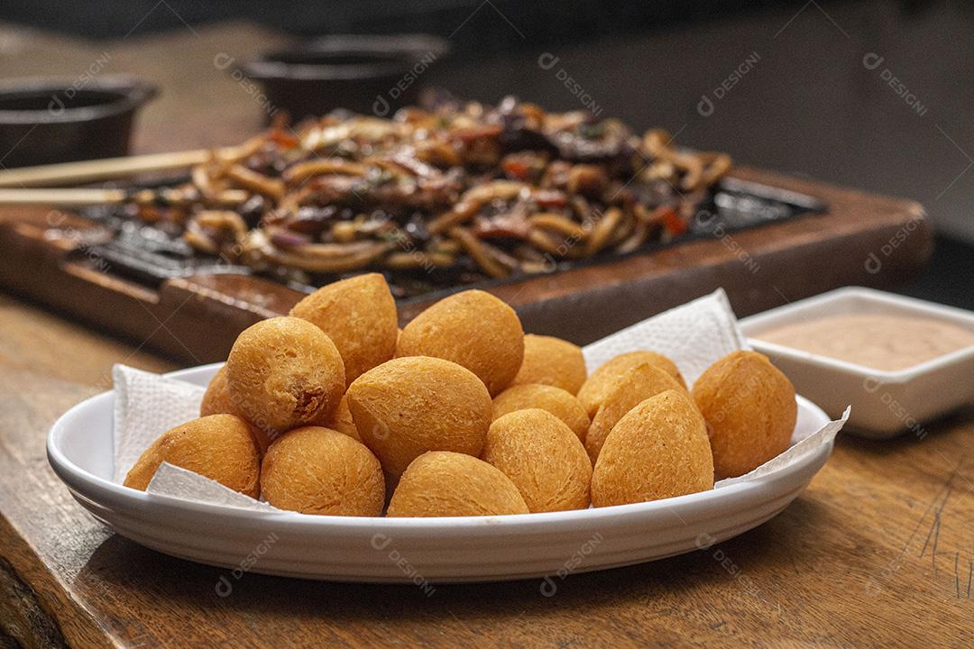 Frango Teriyaki Yaki Udon salgadinho. Comida  Japonês.