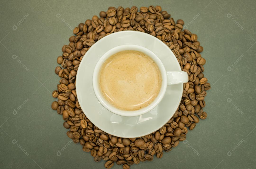 Café Em Graõs Sobre Madeira Rústica Xícara