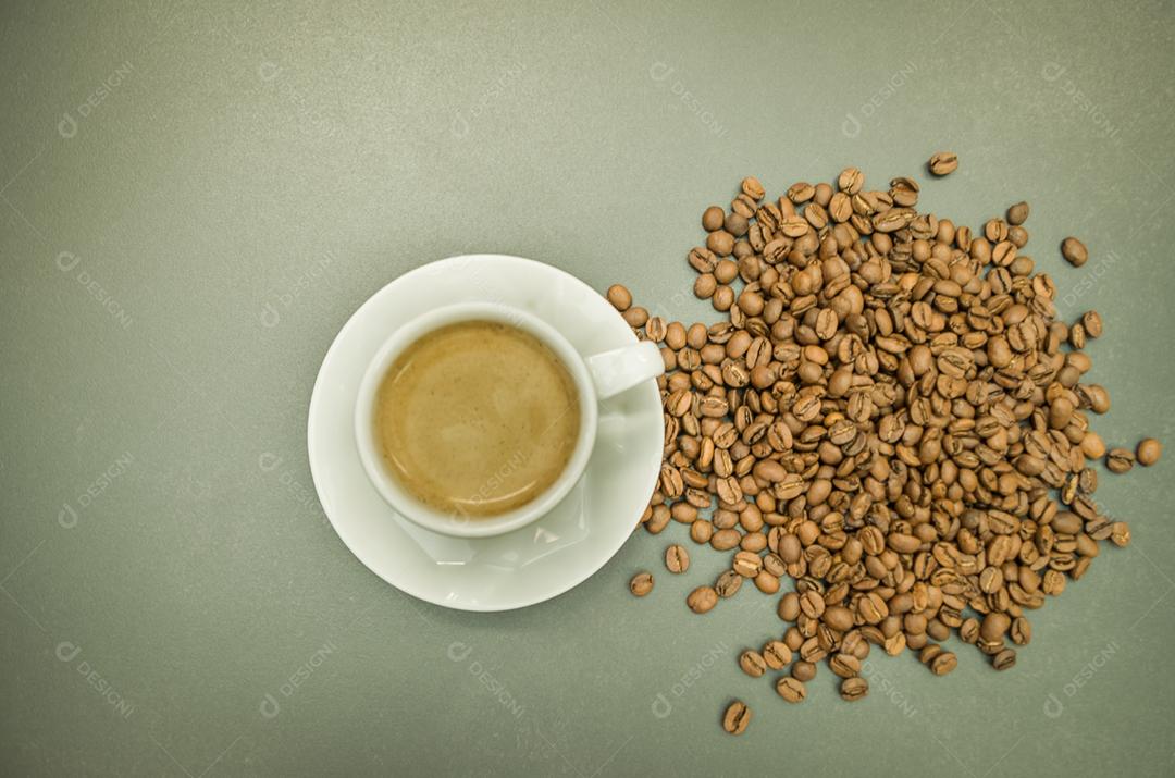 Café Em Graõs Sobre Madeira Rústica Xícara