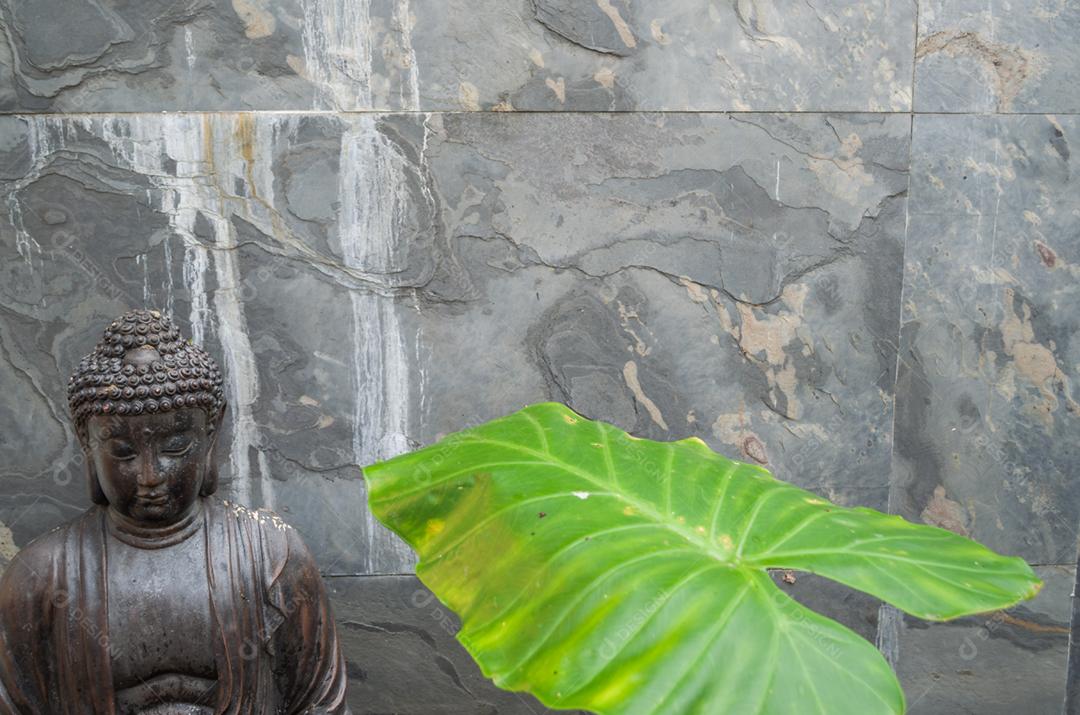 Estátua escultura Buda sobre fundo de Mármore