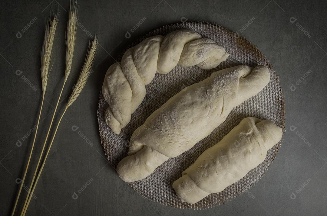 Fermentação de pão sourdough, fundo cinza