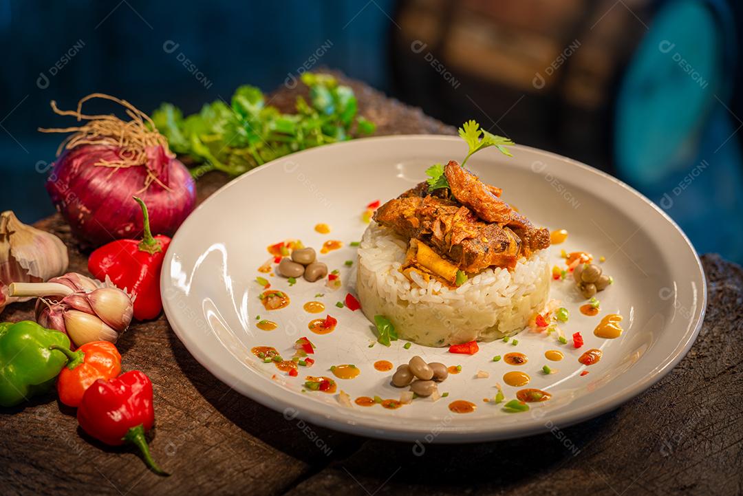 Gastronomia. Bode cozido com arroz. Prato tradicional da culinária nordestina