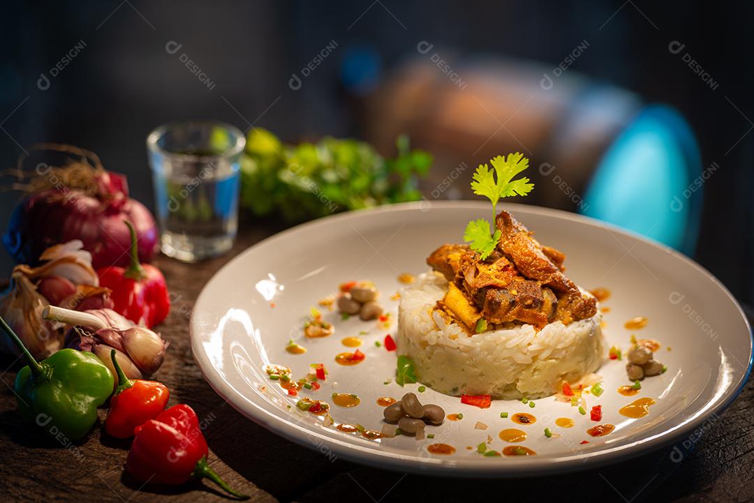 Gastronomia. Bode cozido com arroz. Prato tradicional da culinária nordestina