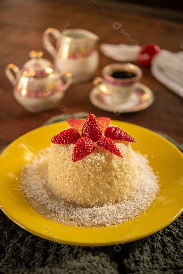 Sobremesa bastante apreciada no Brasil, principalmente para acompanhar uma xícara de café.