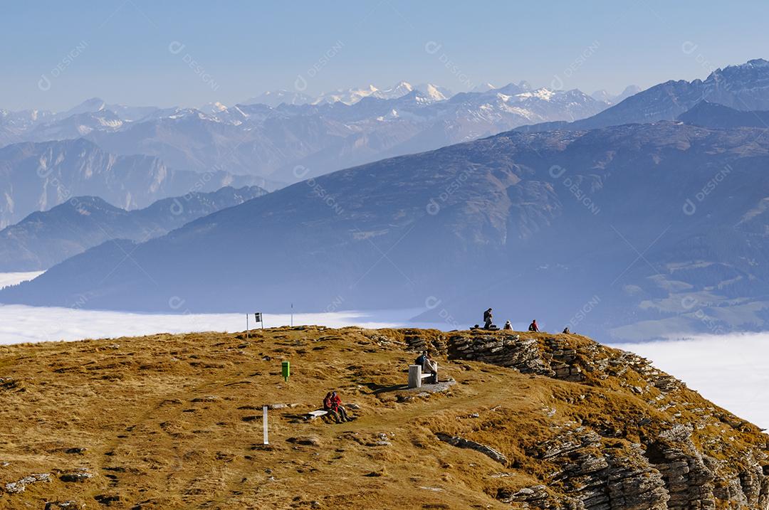Cordilheira dos Alpes Suíços vista do pico chaserrugg, Suíça em 24 de outubro de 2012.
