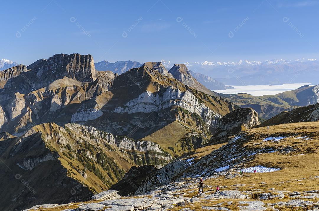 Cordilheira dos Alpes Suíços vista do pico chaserrugg, Suíça em 24 de outubro de 2012.