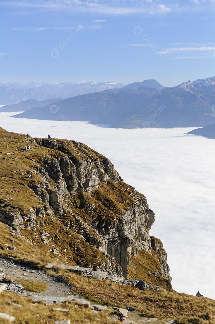 Cordilheira dos Alpes Suíços vista do pico chaserrugg, Suíça em 24 de outubro de 2012.
