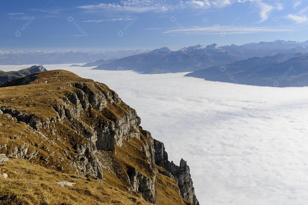 Cordilheira dos Alpes Suíços vista do pico chaserrugg, Suíça em 24 de outubro de 2012.
