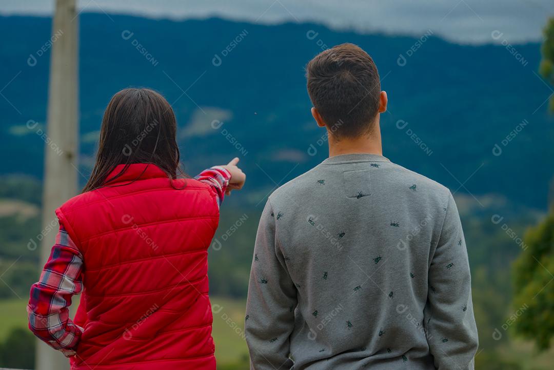 Jovens adolesentes conversando