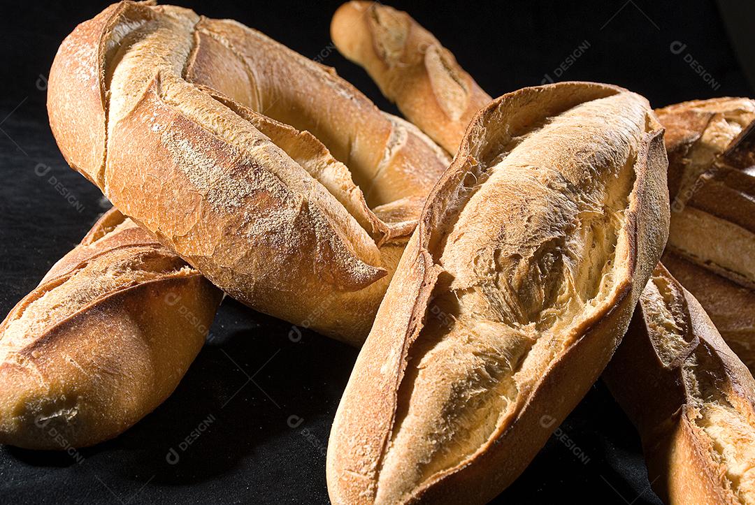 Pão comida italiano tradicional sobre fundo branco