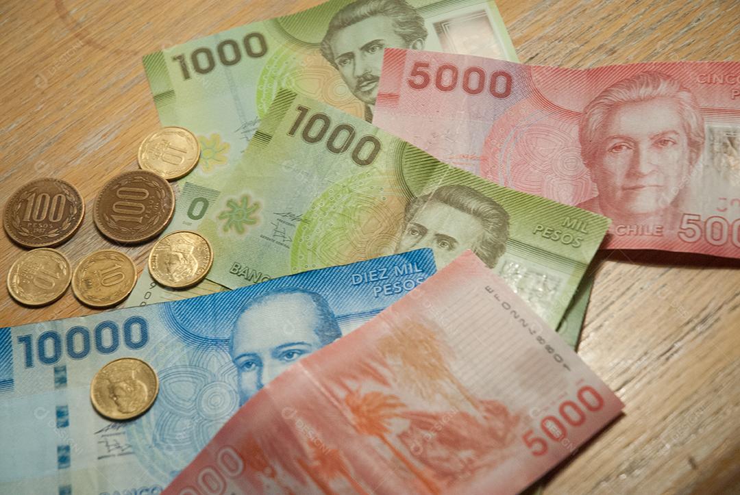 Dinheiro mexicano pesos moedas pesos chilenos