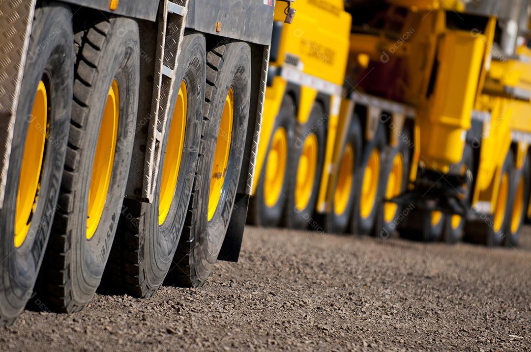 Pneus de automoveis carros caminhões oficina borracharia