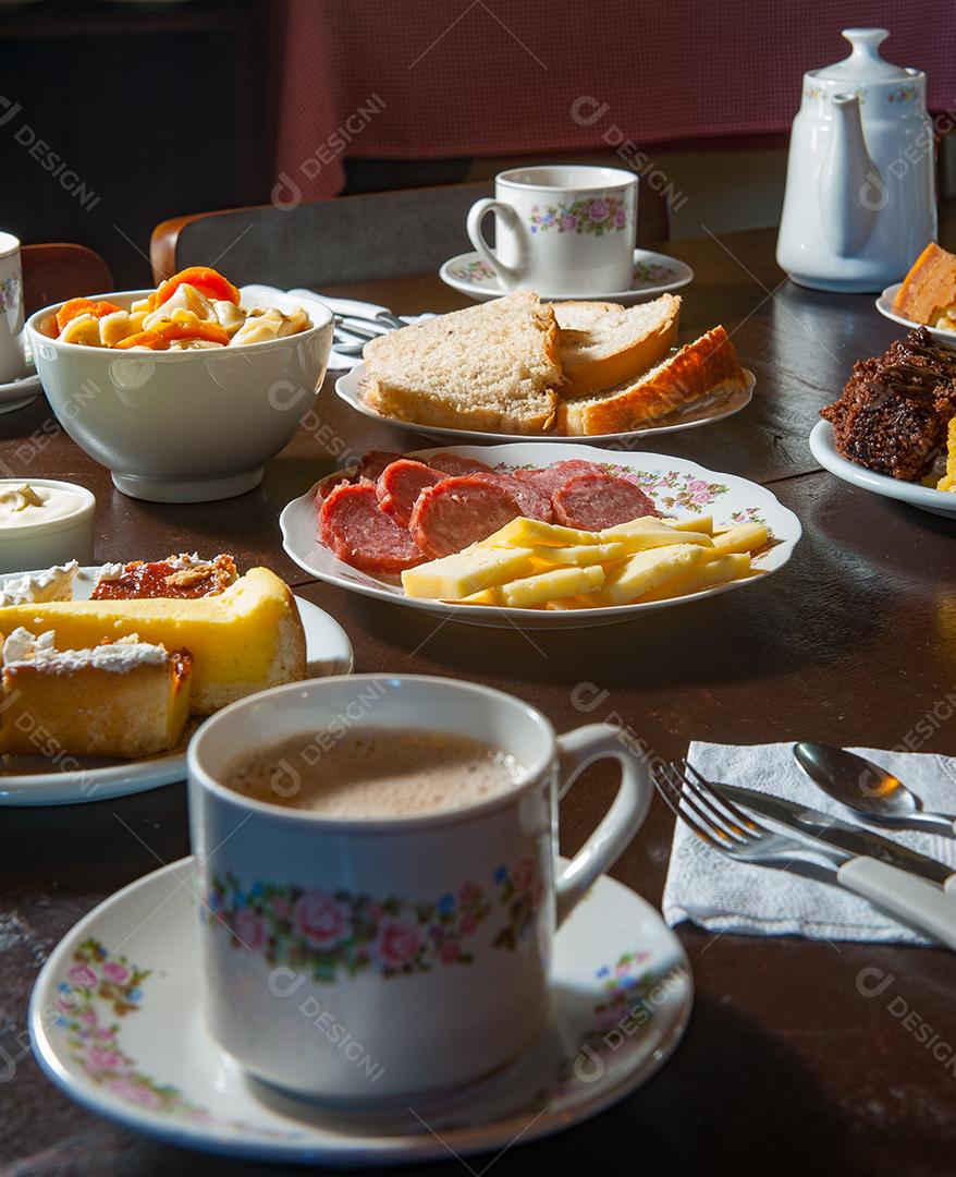 Comida almoço panelas banquete restaurante