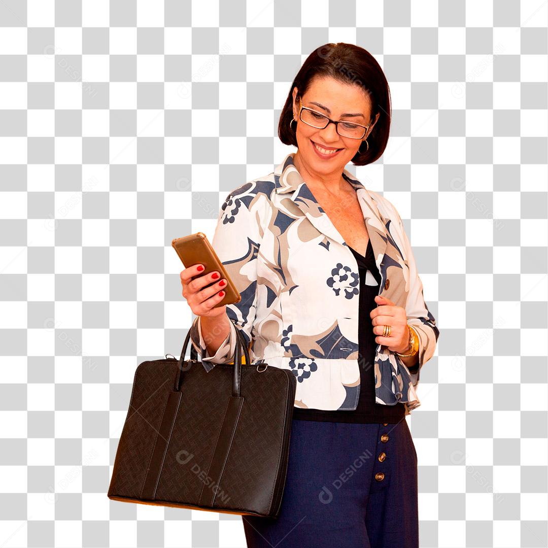 Mulher madura trabalhando com seu telefone PNG Transparente