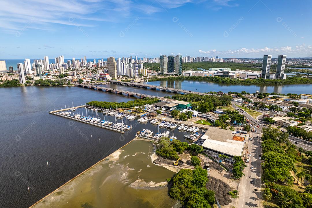 Vista aérea de Recife, capital de Pernambuco, Brasil.