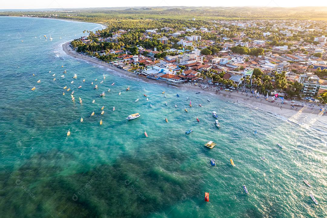 Vista aérea das praias de Porto de Galinhas, Pernambuco, Brasil. Piscinas naturais. Viagem de férias fantástica