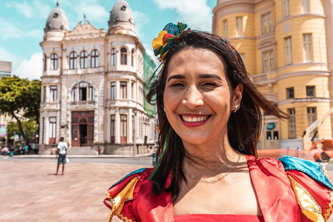 Dançarinos de frevo no carnaval de rua em Recife, Pernambuco, Brasil.