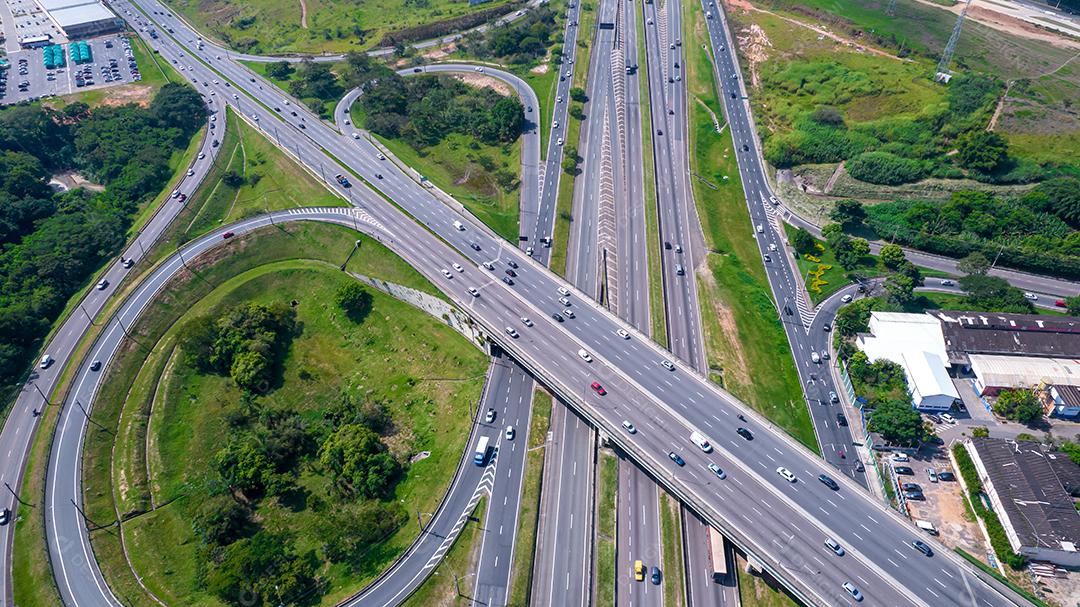 Vista aérea de São José dos Campos, São Paulo, Brasil. Praça Ulysses Guimaraes. Com prédios residenciais ao fundo.