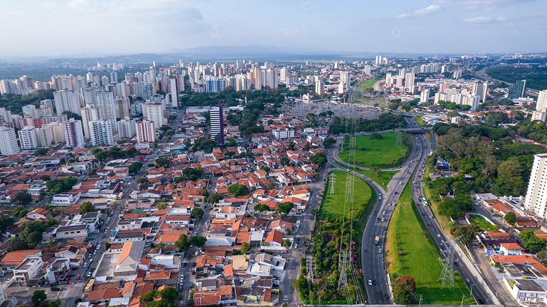 Vista aérea de São José dos Campos, São Paulo, Brasil. anel viário da cidade. Vista superior