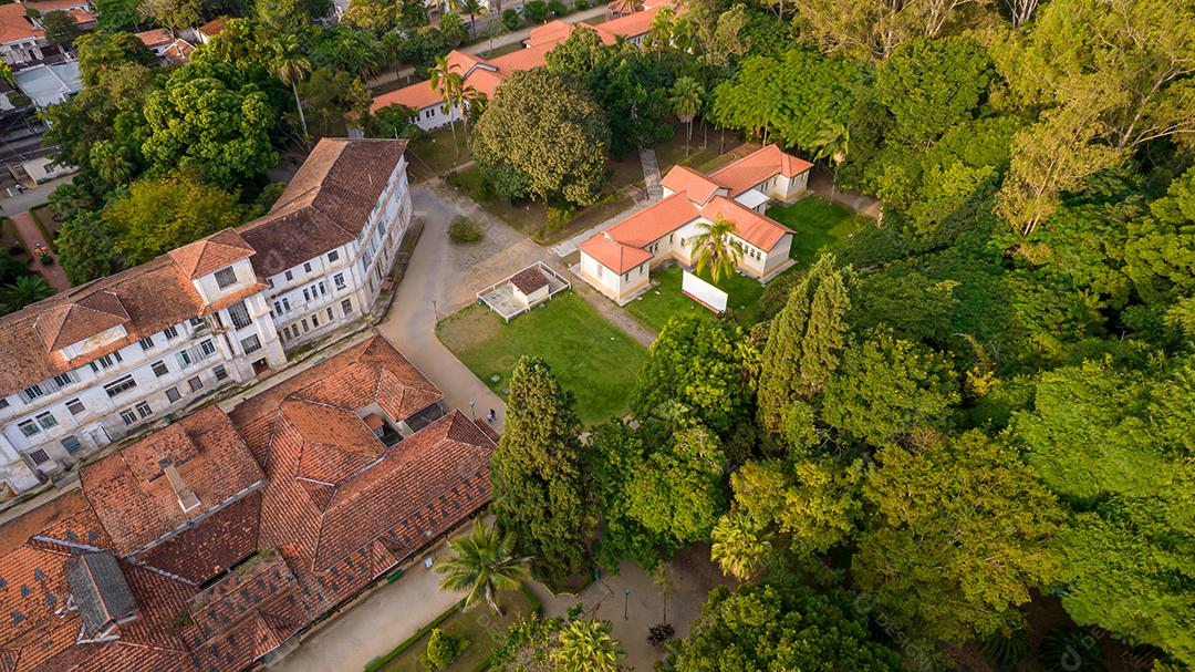 Vista aérea do Parque Vicentina Aranha, Capela Sagrado Coração de Jesus, antigo sanatório transformado em parque municipal.