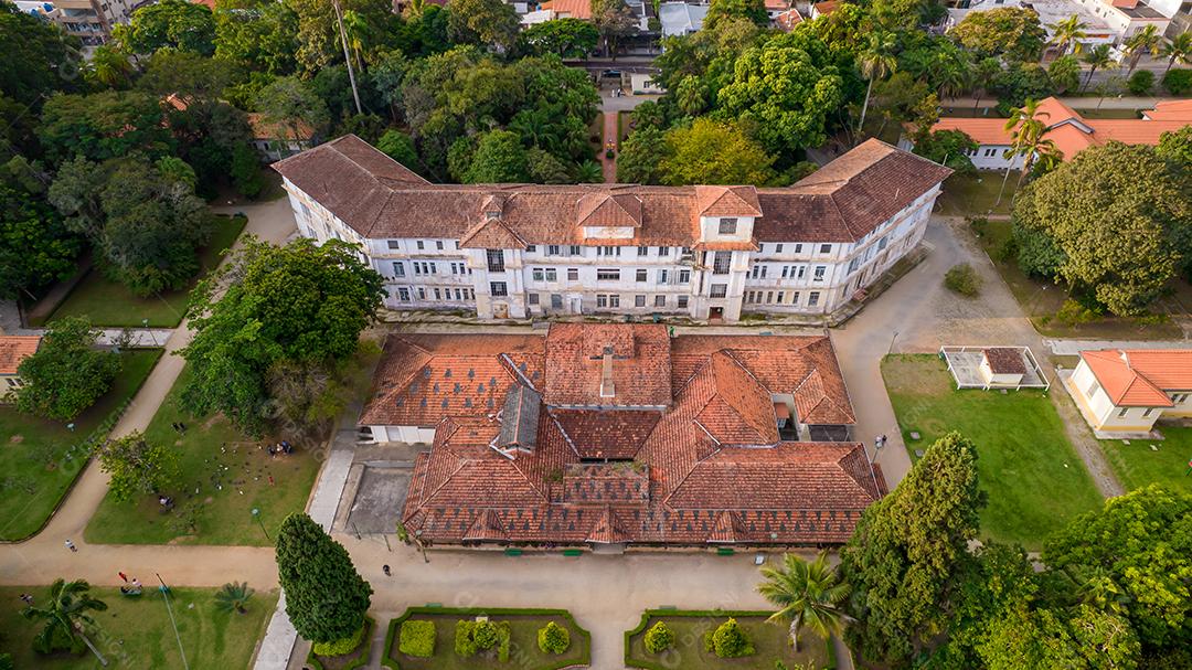 Vista aérea do Parque Vicentina Aranha, Capela Sagrado Coração de Jesus, antigo sanatório transformado em parque municipal.