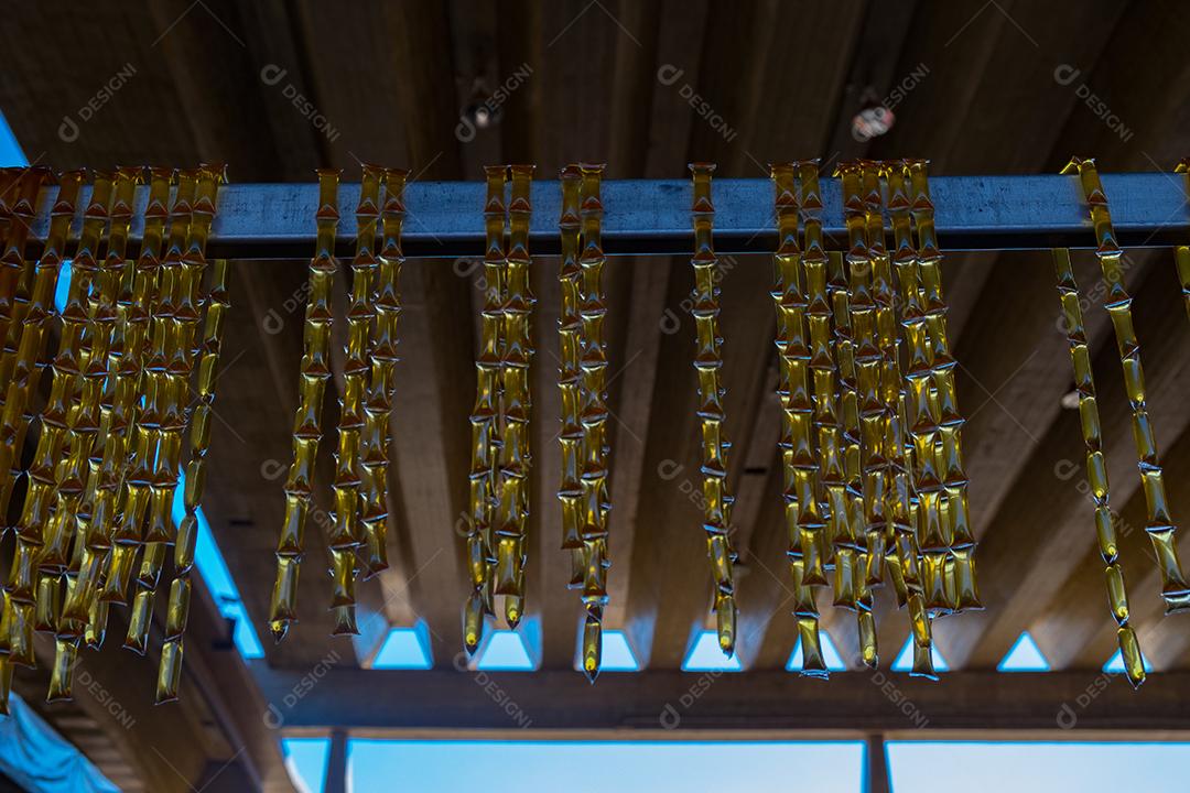 Caramelo doce comida pendurados