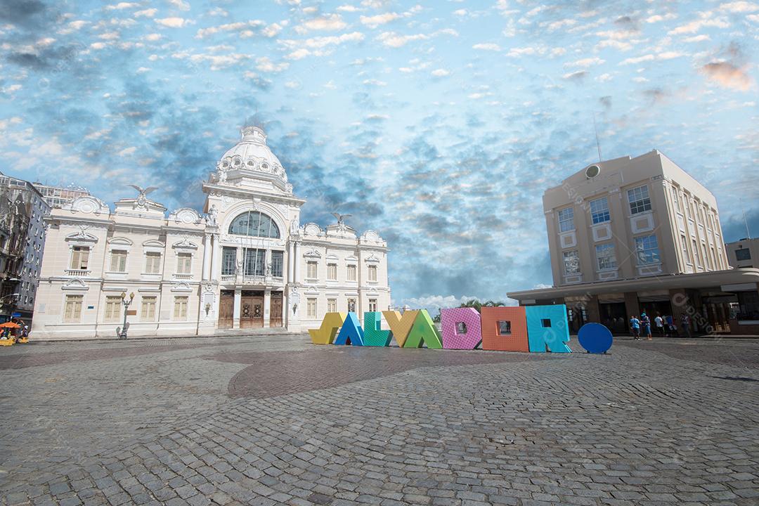 Praça no Pelourinho com o ponto turístico Lacerda Elevator em Salvador Bahia Brasil.