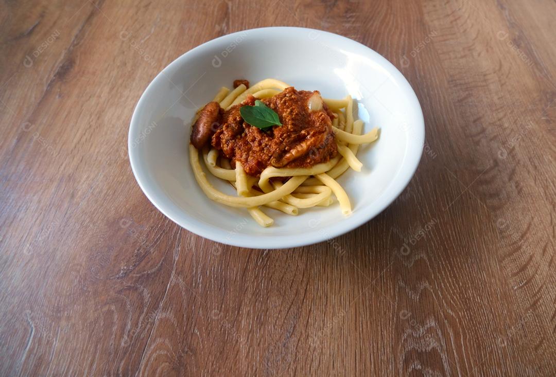 Macarrão Fusilli com Molho de Cogumelos com espaço para texto