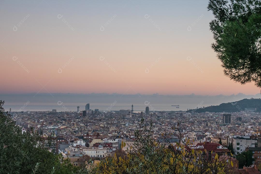 Vista panorâmica da cidade de Barcelona de alto ângulo.