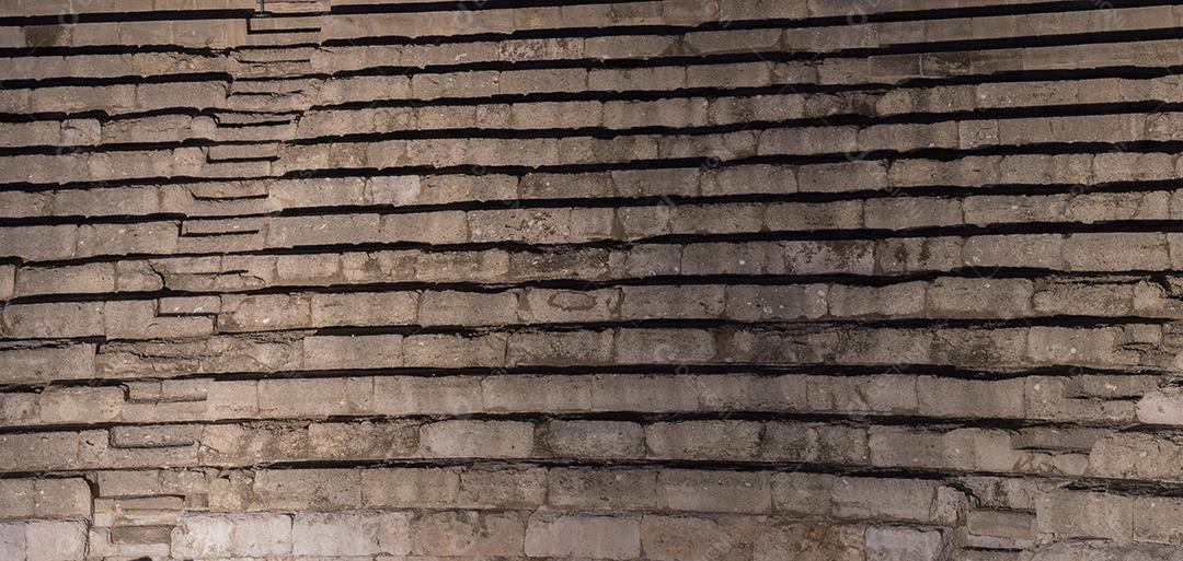 teatro romano à noite em málaga.