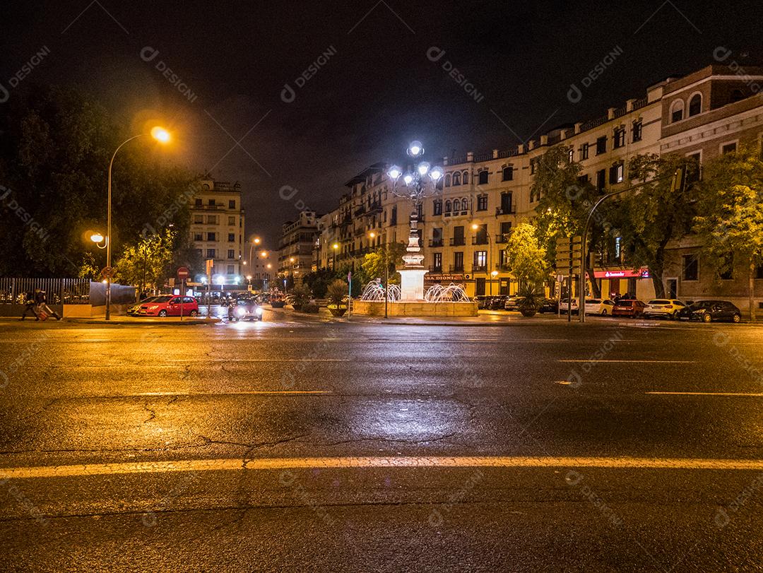 Ruas de Sevilha à noite na época do Natal.