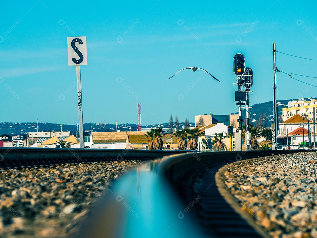 Estrada de ferro de Faro junto ao mar.