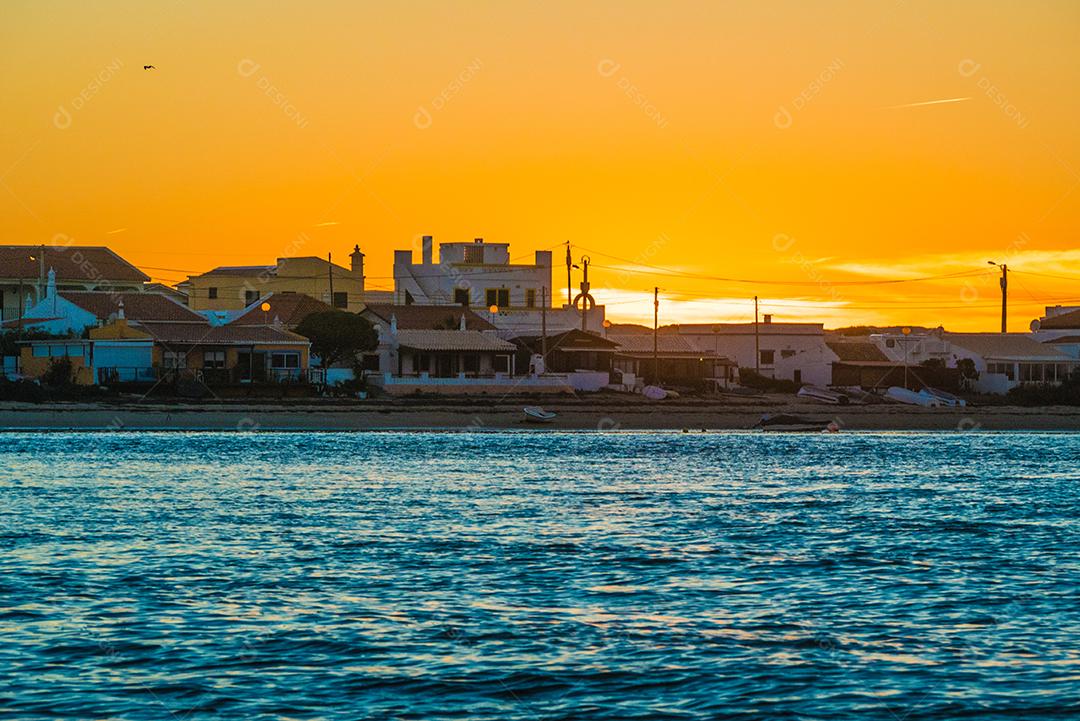 Pôr do sol colorido no Cais de Faro.